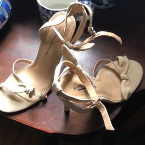 Who what wear tan heels size 6